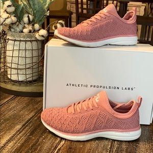 APL Apricot/ White Techloom Phantom ❤️